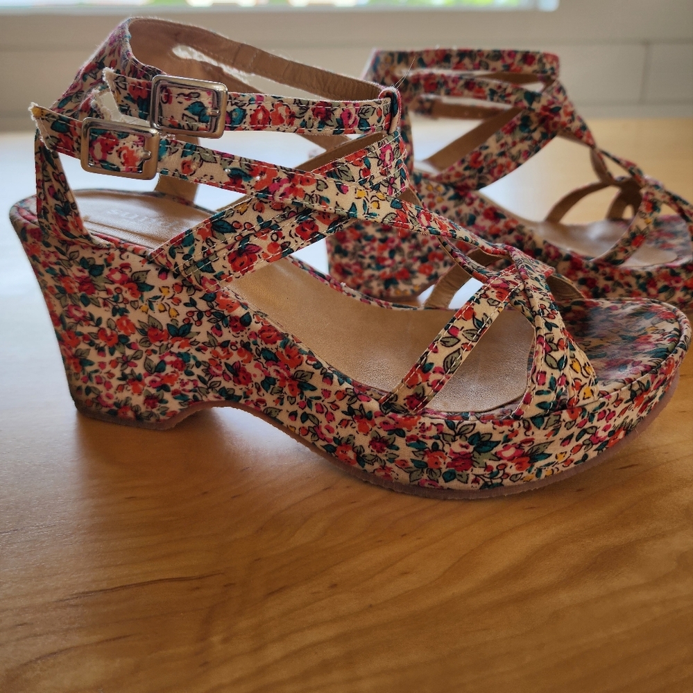SUNDANCE Gloral Wedge Sandals